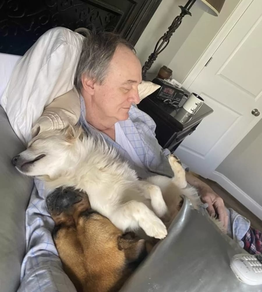 Vater Ron mit Hunden